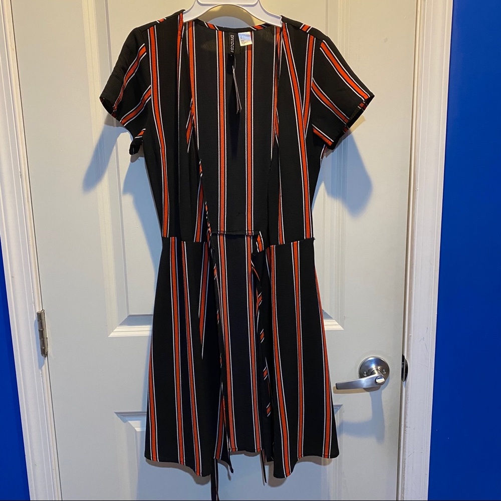NWT Black & red striped wrap dress - Picture 5 of 6